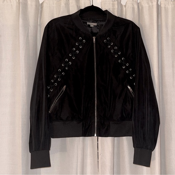 5/$25✨Casting LA Lace-up Bomber Jacket 🖤🖤 - Picture 2 of 2